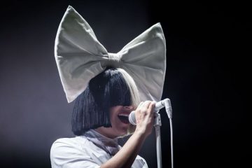 Sia presenta el lyric video de “Never Give Up”, su aporte al soundtrack de ‘Lion’. Cusica Plus