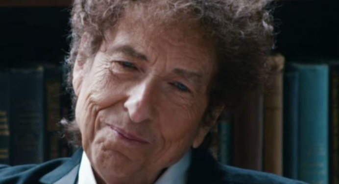 Bob Dylan anuncia el lanzamiento de tres nuevos discos y presenta una versión de Frank Sinatra