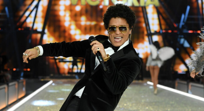Bruno Mars también cantará en los Grammy Awards de 2017