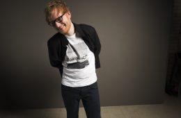 Ed Sheeran presenta el videoclip para su más reciente sencillo “Castle On The Hill”. Cusica Plus