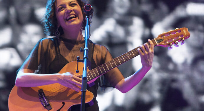 Natalia Lafourcade presenta su nuevo tema: “Tú sí sabes quererme”