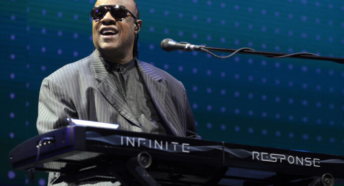 Stevie Wonder le dedico “Isn’t She Lovely” y “My Cherie Amour” a Michelle Obama en The Tonight Show