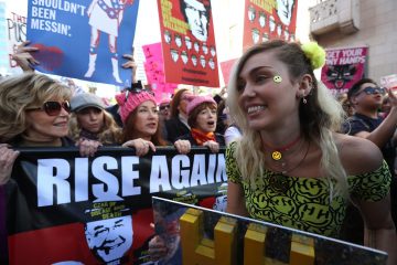 Billie Joe Armstrong de Green Day, Haim, Grimes, Madonna y más estuvieron presentes en la Women’s March. Cusica Plus