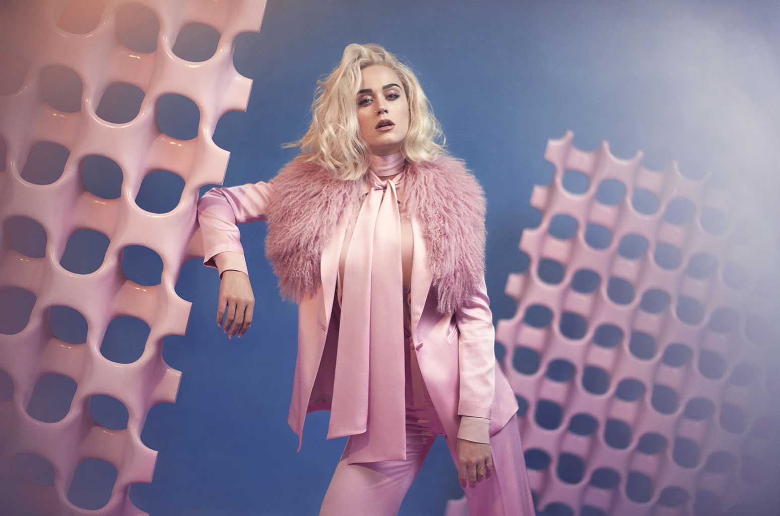 Katy Perry estrena video para "Chained To The Rhythm". Cusica plus
