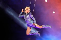 Lady Gaga salta al estadio del Superbowl . Cusica plus