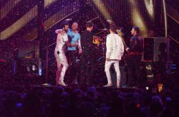The Chainsmokers y Coldplay presentan "Something Just Like This". Cusica plus