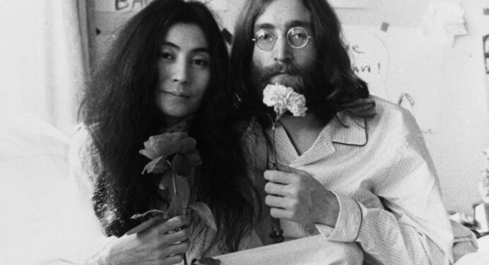 Yoko Ono co-produce película sobre su vida con John Lennon