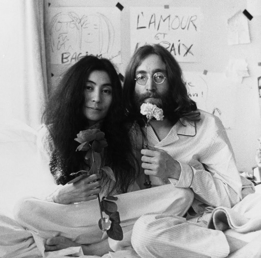 Yoko Ono co-produce película sobre su vida con John Lennon. Cusica plus