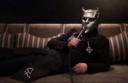 Ex guitarrista de Ghost revela su verdadera identidad. Cusica plus