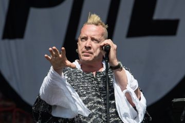 Johnny Rotten de Sex Pistols defiende a Donald Trump. Cusica plus