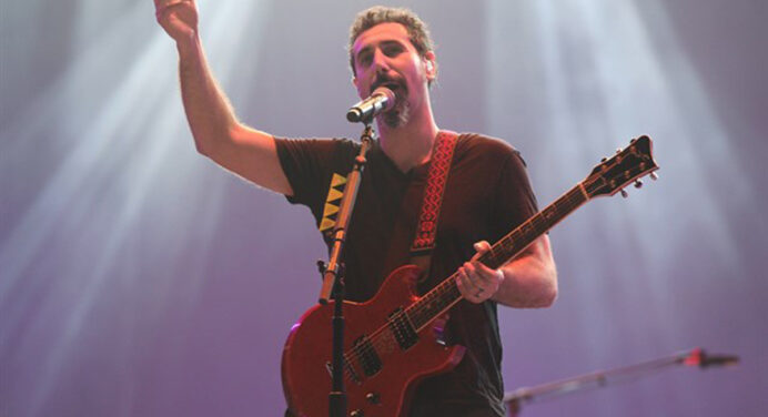 Serj Tankian canta tema de concierto de Juego de Tronos