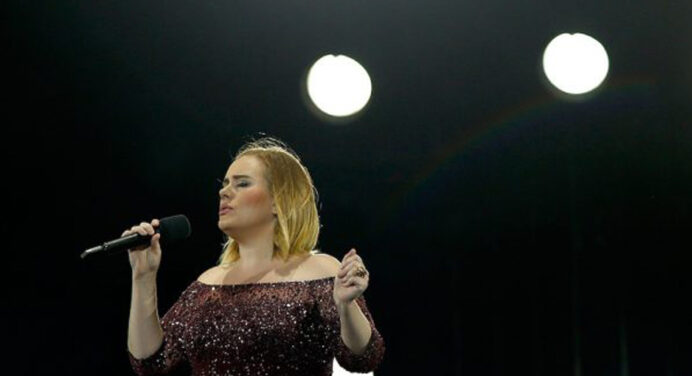 Adele dedica canción a víctimas de ataque terrorista en Londres