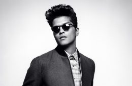 Bruno Mars muestra sus geniales pasos en "That’s What I Like". Cusica plus