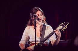 Lana del Rey vuelve a presentarse en vivo en el SXSW. Cusica plus