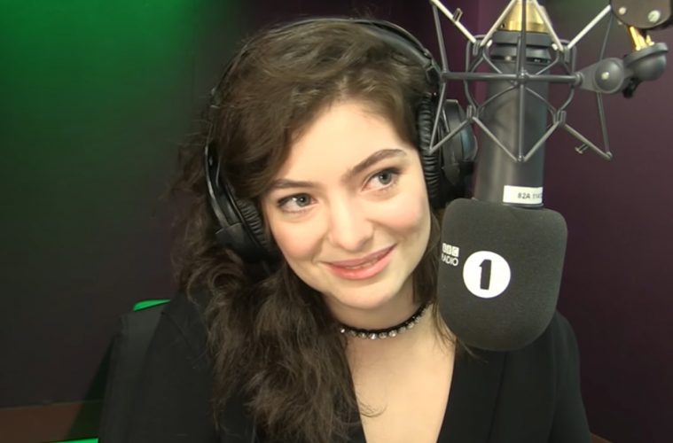 Lorde se parodia a su misma con versión de "Green Light". Cusica plus