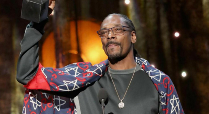 Snoop Dogg indujo a Tupac Shakur al Salón de la Fama del Rock and Roll