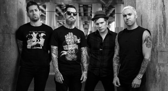 Fall Out Boy lanza nuevo sencillo «Young and Menace»