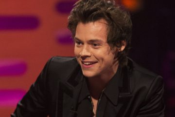 Harry Styles presento “Sign Of The Times” en The Graham Norton Show. Cusica plus.