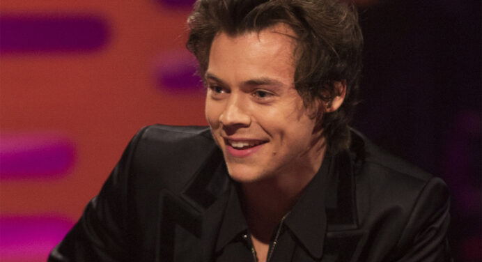 Harry Styles presento “Sign Of The Times” en The Graham Norton Show