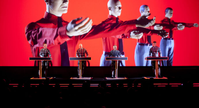 La banda alemana Kraftwerk sacará disco en vivo con videos 3D