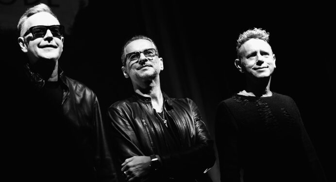 Depeche Mode tocó «Where’s the revolution?» en el show de Corden