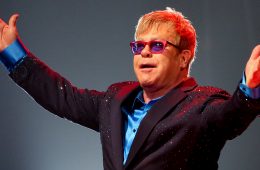 Elton John cancela concierto por una grave infección. Cusica plus.