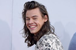 Harry Styles cuelga de un helicóptero grabando "Sign of the Times" . Cusica plus