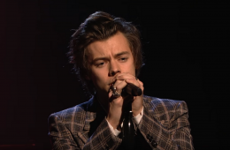 Harry Styles debuta en solitario en Saturday Night Live. Cusica plus