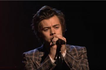 Harry Styles debuta en solitario en Saturday Night Live. Cusica plus