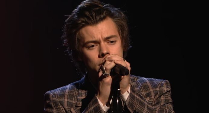 Harry Styles debuta en solitario en Saturday Night Live