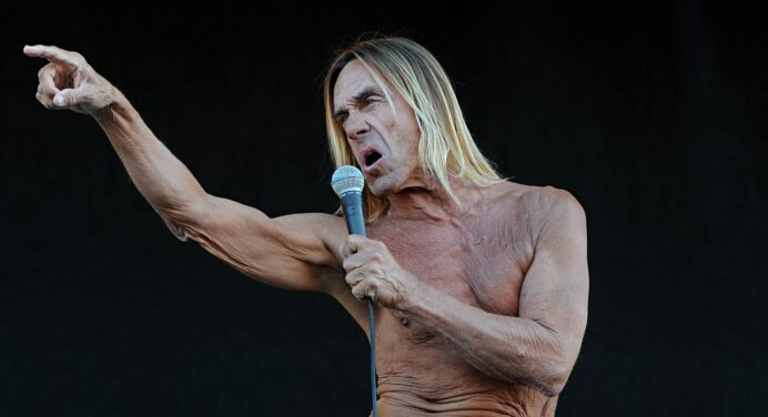 Iggy Pop es galardonado por el gobierno Francés