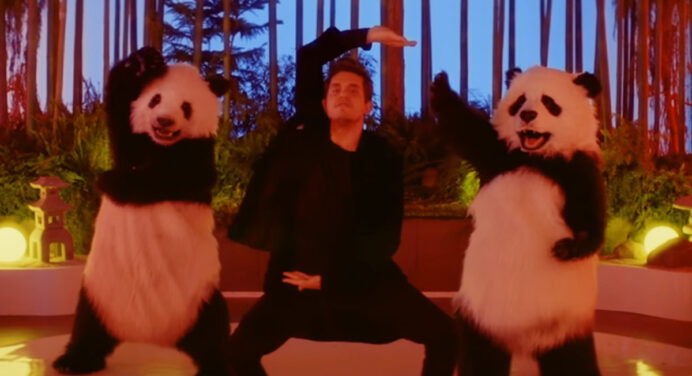 John Mayer baila en su nuevo videoclip «Still Feel Like Your Man»