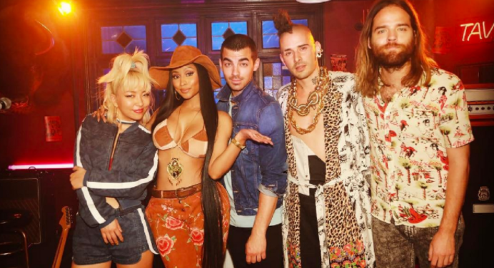 Nicki Minaj colabora en nuevo tema de DNCE: «Kissing Strangers»