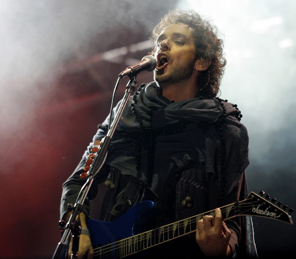 Gustavo Cerati of Argentina's rock group Soda Stereo performs during the first concert of the 2007 Tour "Me Veras volver" at the Monumental stadium in Buenos Aires, October 19th, 2007. Soda Stereo began tonight a twenty-one-concert tour across the American continent.  AFP PHOTO/Juan MABROMATA ARGENTINA-MUSIC-SODA STEREO ARGENTINA-MUSIC-SODA STEREO ARGENTINA-MUSIC-SODA STEREO ARGENTINA-MUSIC-SODA STEREO