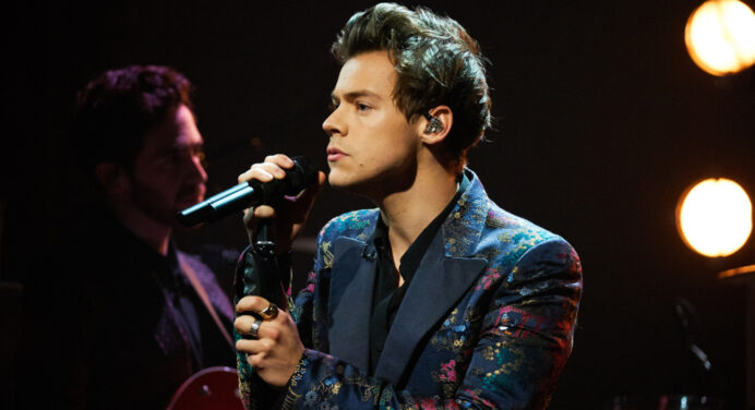 Harry Styles sueña con ser Alex Turner en The Late Late Show