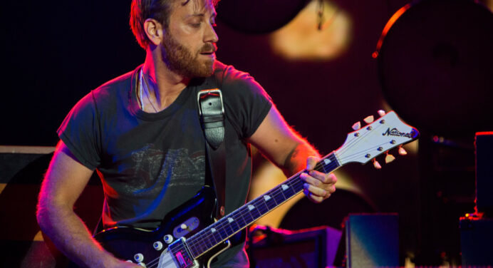 Dan Auerbach recuerda su adolescencia en «Waiting on a Song»