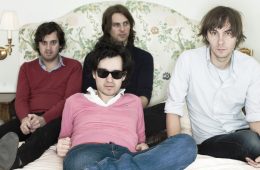 Phoenix finalmente estrenó vídeo de “J Boy”. Cusica plus.