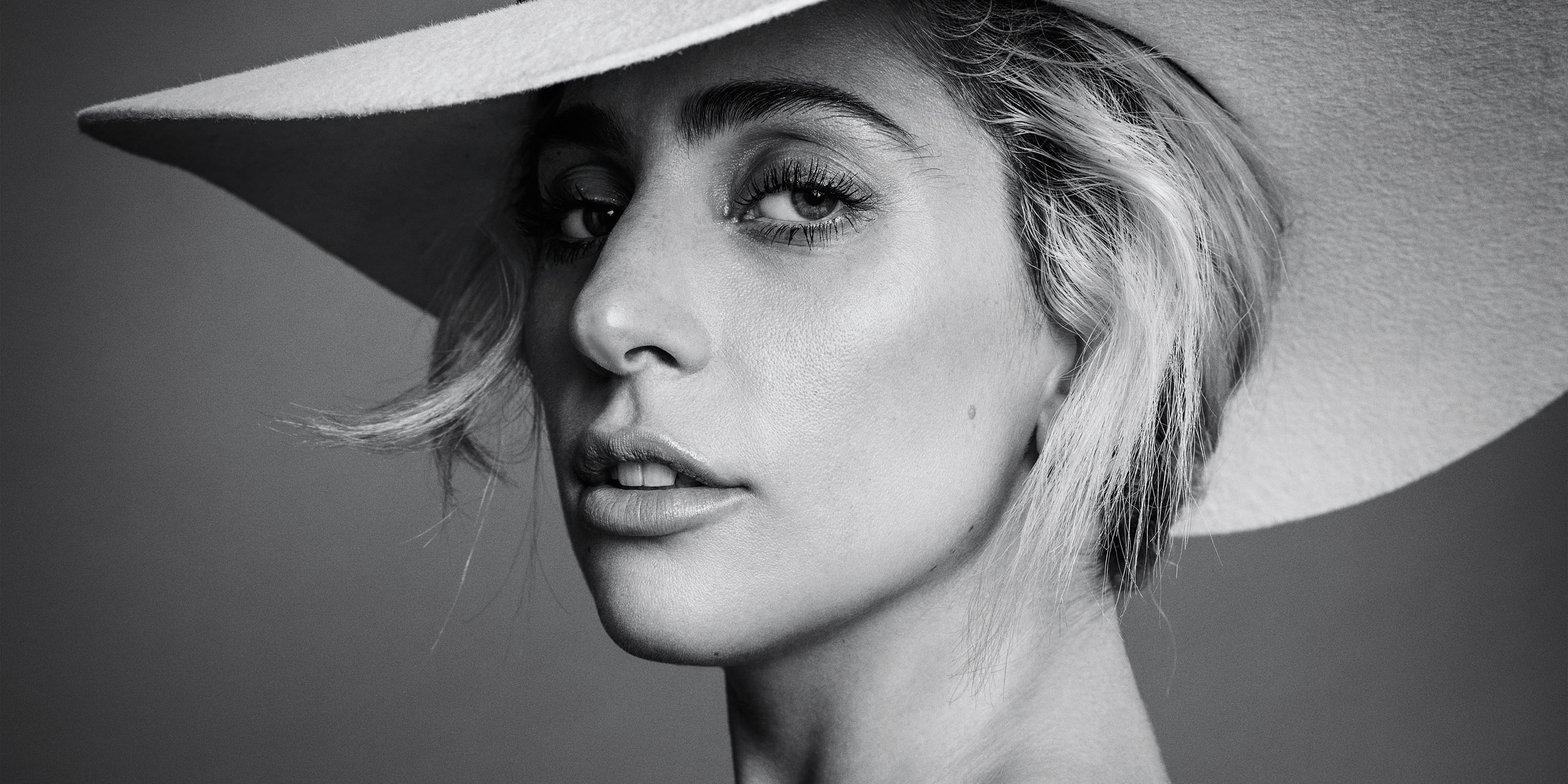 Lady Gaga se presentó en un colegio como profesora suplente para recaudar fondos de su fundación Born This Way.