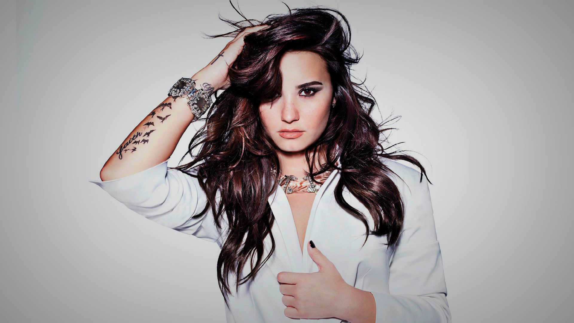 Demi Lovato intenta cantar “Despacito”. Cusica plus.