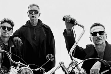 Depeche Mode aprovecha la tecnología 360 para acercarnos a una interpretación de "Going Backwards"