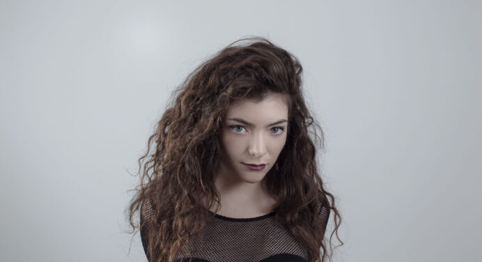 Lorde nos lleva a sus lugares perfectos en «Perfect Places»