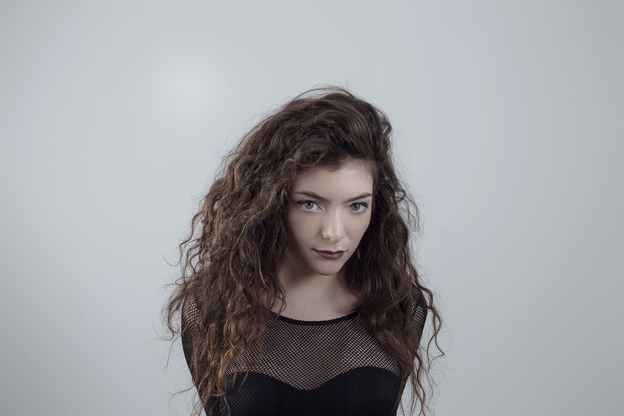 Lorde nos lleva a sus lugares perfectos en «Perfect Places»