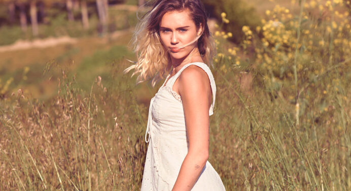 Miley Cyrus se reencuentra con sus raíces country en “Inspired”