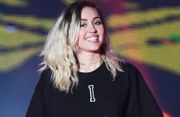 La cantautora norteamericana Miley Cyrus se presentó en el programa de Jimmy Fallon para promocionar su próximo disco.