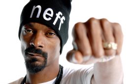 Snoop Dogg presentó su sencillo “Revolutión” donde el artista quiere generar una revuelta en base a hip-hop y Dancehall.