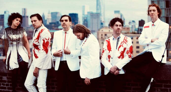 Arcade Fire estudia la cultura de masas en su nuevo disco ‘Everything Now’