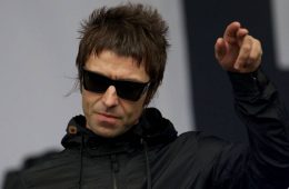 Liam Gallagher recorre Londres en el vídeo de “Chinatown”. Cusica Plus.