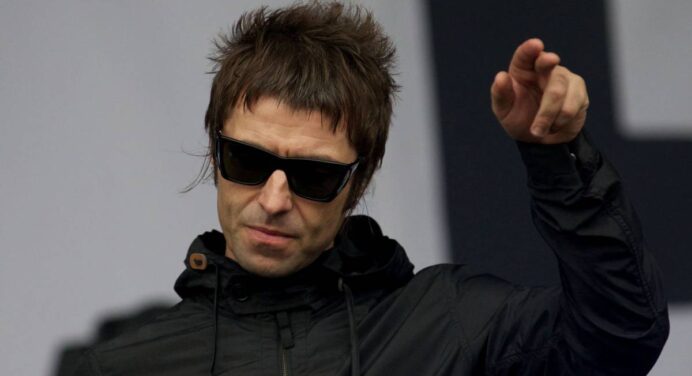 Liam Gallagher recorre Londres en el vídeo de “Chinatown”