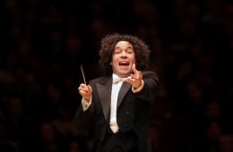 Gustavo Dudamel dirigirá la orquesta Simón Bolívar en Bogotá. Cusica plus.