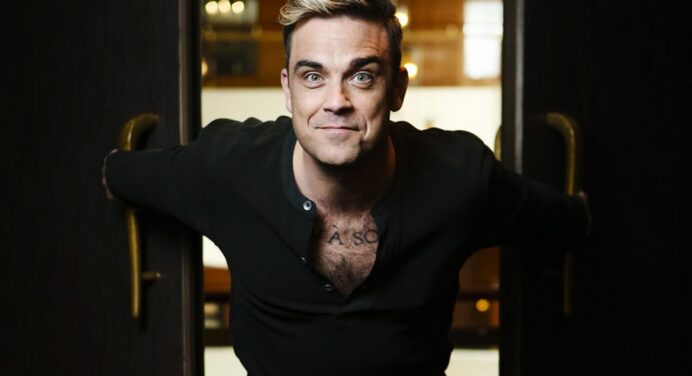 Robbie Williams se vuelve a desnudar para su nuevo disco